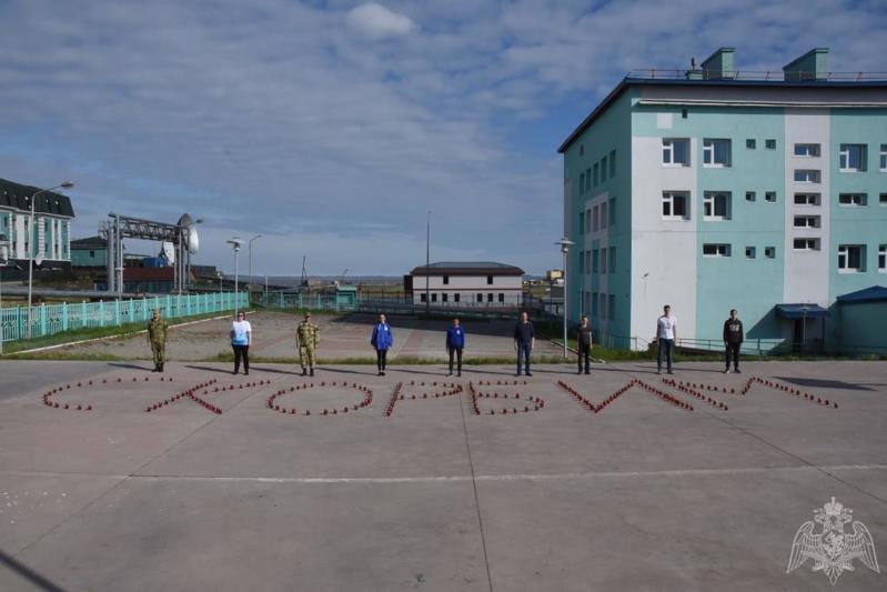 Росгвардейцы во взаимодействии с общественниками провели акцию "Скорбим"