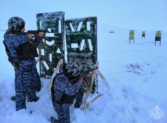 Росгвардейцы Певека к 100-летию  конструктора посоревновались  в стрельбе из автомата Калашникова
