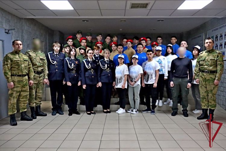 В Анадыре росгвардейцы стали участниками мероприятия в рамках Всероссийского проекта «Диалоги с Героями»