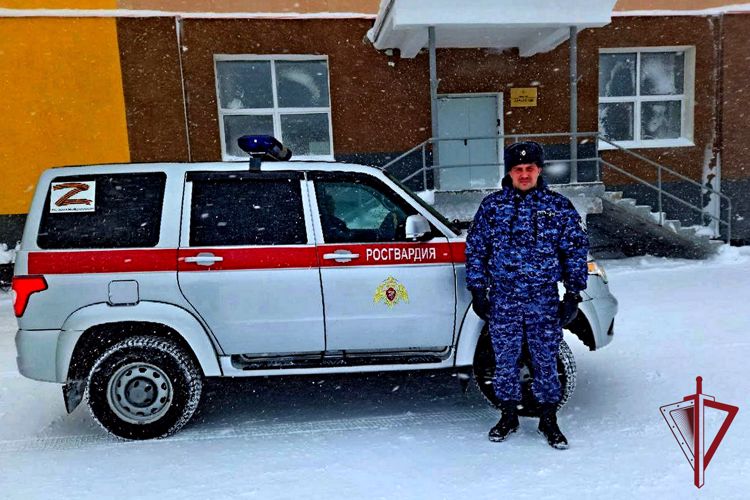 Бдительность анадырского росгвардейца помогла трёхлетнему ребенку не замерзнуть на улице
