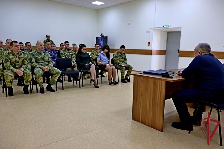 Военный судья провел правовое занятие с чукотскими росгвардейцами