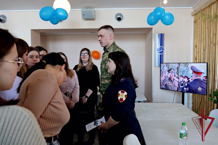 На Чукотке Росгвардия приняла участие во Всероссийской ярмарке вакансий  