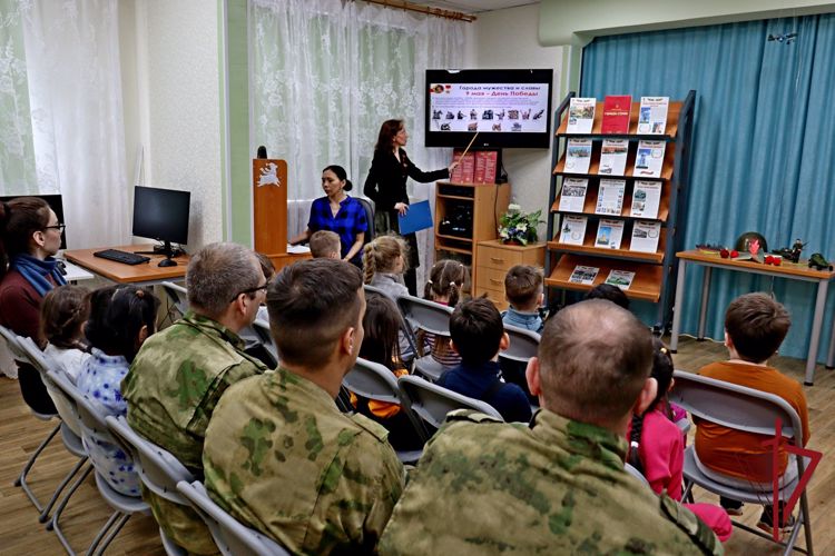 В Анадыре патриотический час объединил росгвардейцев и дошкольников