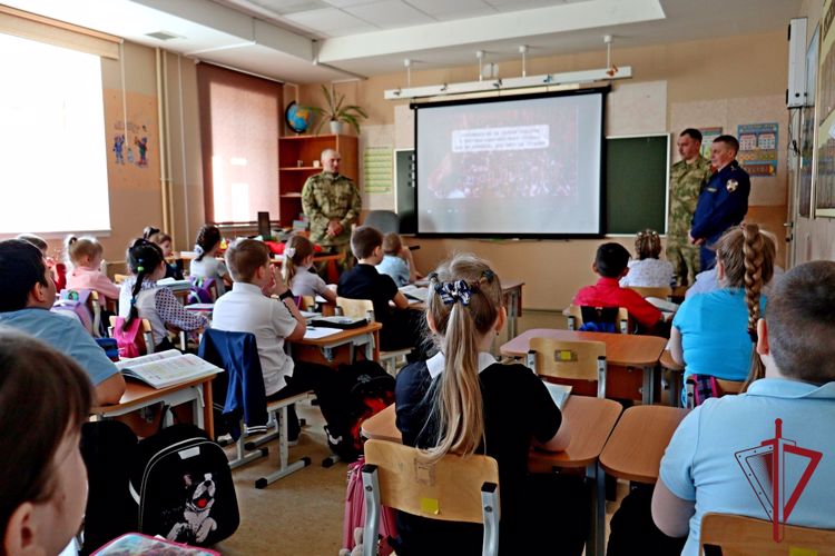 "Разговор о важном" провели росгвардейцы в школе Анадыря