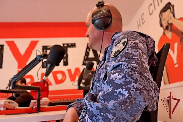 На Чукотке росгвардейцы стали гостями прямого эфира "Радио Пурга"