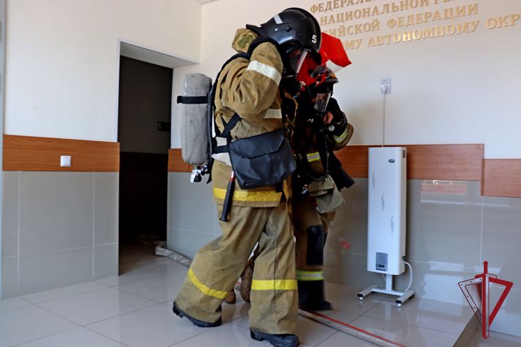 В Анадыре росгвардейцы и пожарные провели совместные тактические тренировки 