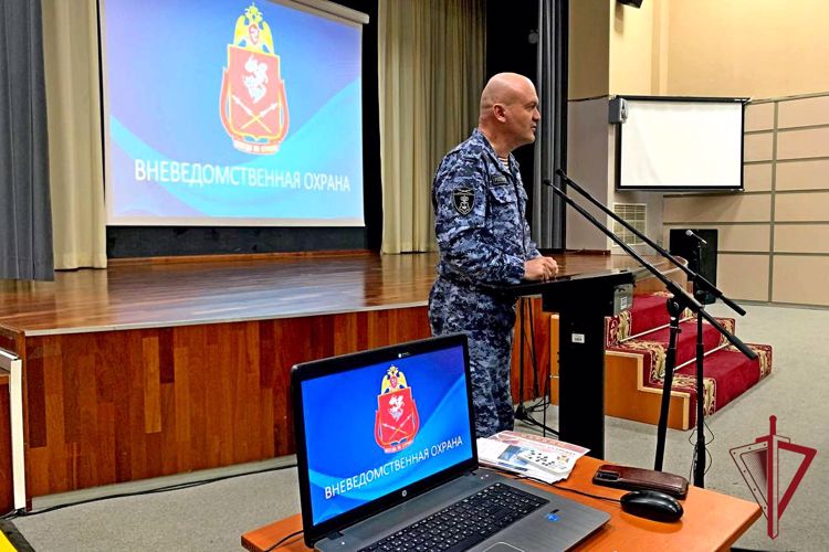 На Чукотке студентам рассказали о преимуществах службы в Росгвардии