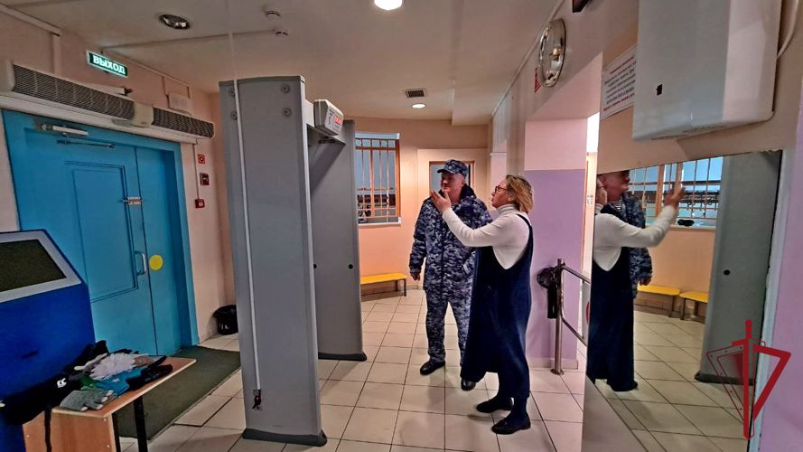 Анадырские росгвардейцы проверили готовность пришкольного лагеря к летнему сезону  