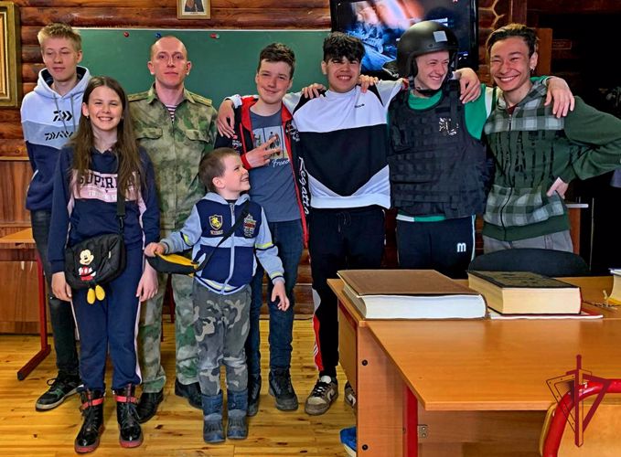 В Анадыре росгвардейцы завершили цикл занятий в военно-патриотическом клубе 