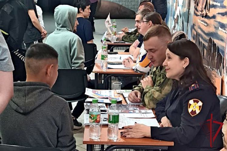 Росгвардия ЧАО приняла участие в федеральном этапе ярмарки вакансий