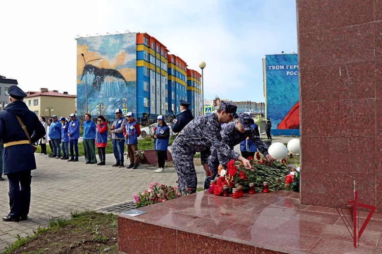 Чукотские росгвардейцы поддержали всероссийскую акцию «Свеча памяти»