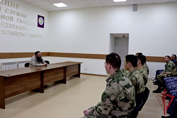 Иеромонах Стефан провел духовную беседу с чукотскими росгвардейцами 