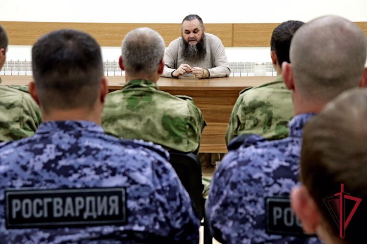 Иеромонах Стефан провел духовную беседу с чукотскими росгвардейцами 