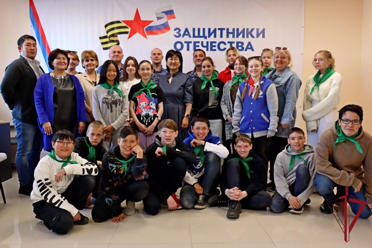 В Анадыре росгвардейцы - ветераны боевых действий встретились с детьми