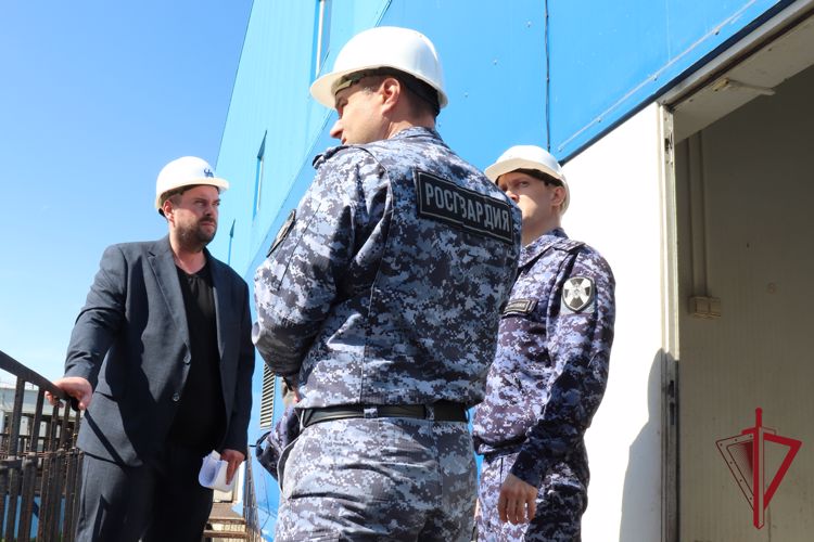 На Чукотке росгвардейцы проверяют уровень защищенности объектов ТЭК