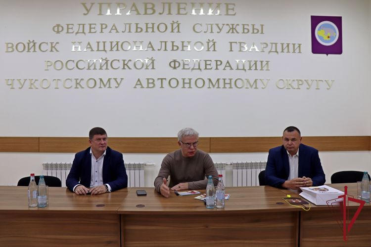 На Чукотке с росгвардейцами встретился легендарный Вячеслав Фетисов
