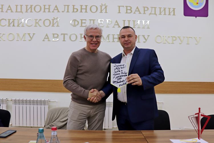 На Чукотке с росгвардейцами встретился легендарный Вячеслав Фетисов