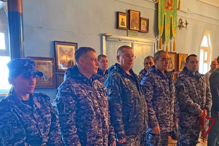 В Певеке росгвардейцы приняли участие в молебне о победе