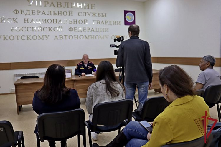 На Чукотке начальник вневедомственной охраны округа провел брифинг для журналистов 