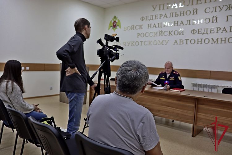 На Чукотке начальник вневедомственной охраны округа провел брифинг для журналистов 