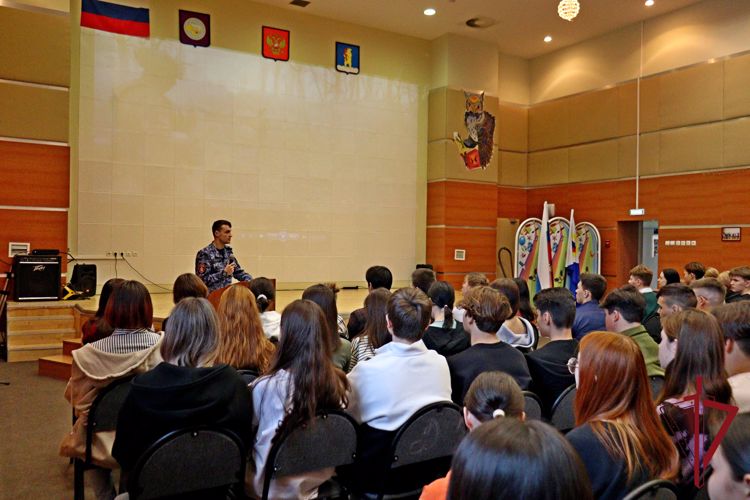 Офицер Росгвардии провел патриотический урок для анадырских школьников