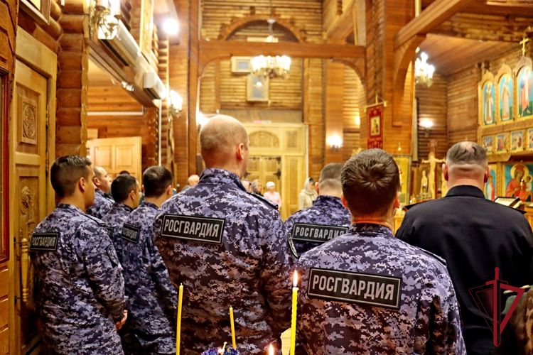 Росгвардейцы Чукотки присоединились к Всероссийскому молебну о победе