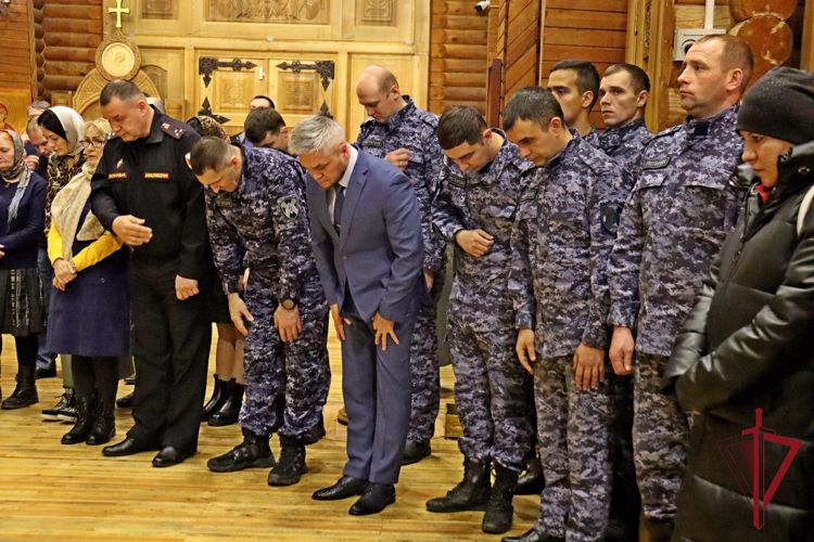 Росгвардейцы Чукотки присоединились к Всероссийскому молебну о победе