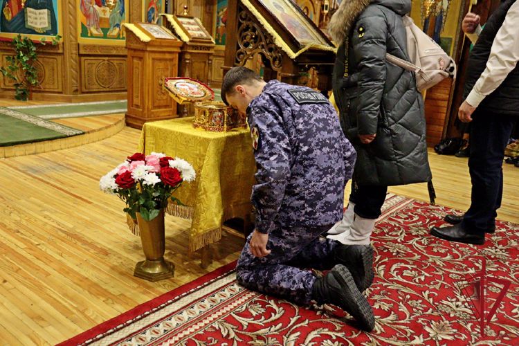 Росгвардейцы Чукотки присоединились к Всероссийскому молебну о победе
