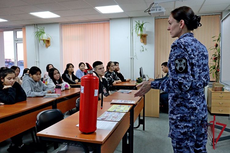 В Анадыре Росгвардия и МЧС объединили усилия по профилактике пожарной безопасности