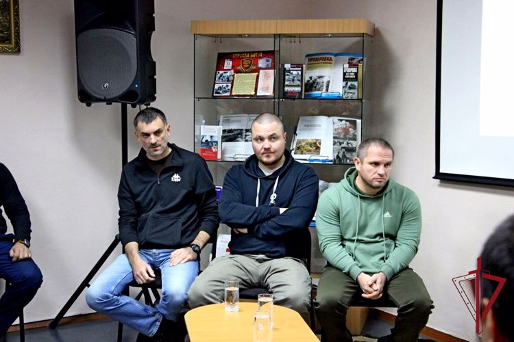 В Певеке росгвардейцы встретились с поисковиками проекта «Вахта памяти»  