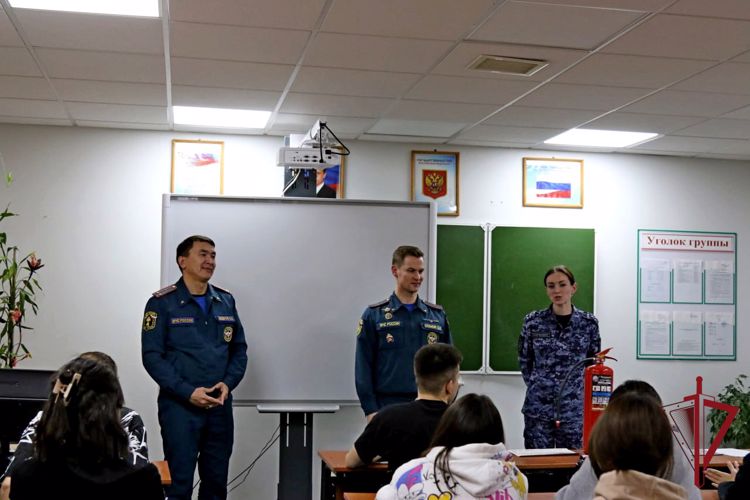 В Анадыре Росгвардия и МЧС объединили усилия по профилактике пожарной безопасности