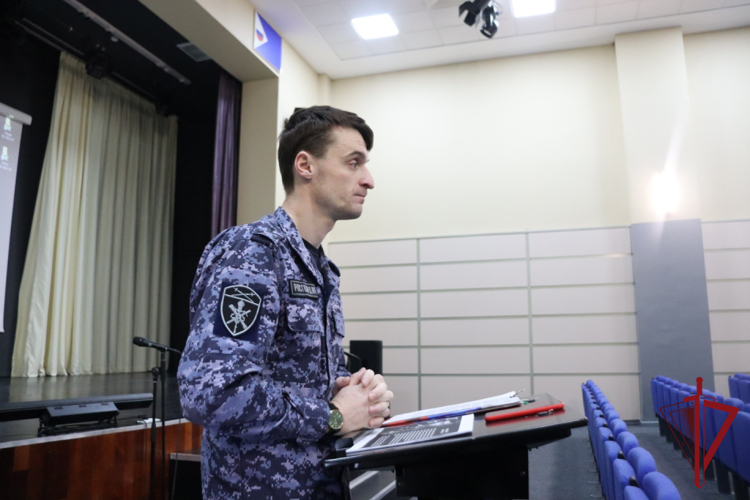 Росгвардейцы провели памятное мероприятие