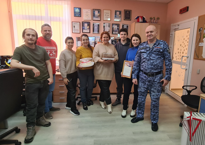 Росгвардейцы на Чукотке поздравили коллектив радиоканала «Радио Пурга» со всемирным днем радио