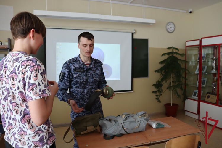 В Анадыре росгвардейцы провели мероприятия, посвященные годовщине катастрофы на Чернобыльской АЭС