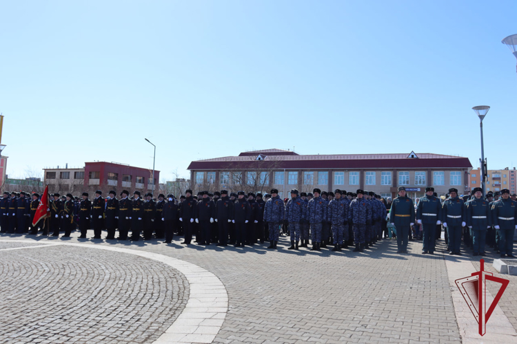 В торжественных мероприятиях в честь празднования Великой  Победы приняли участие росгвардейцы на Чукотке   