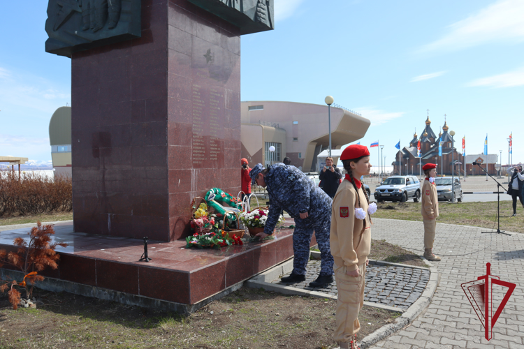 В столице Чукотки росгвардейцы приняли участие в патриотической акции, приуроченной  ко Дню России 