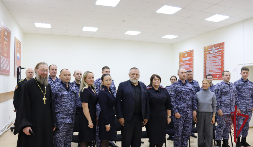 На Чукотке росгвардейцы встретились с новосибирским  писателем Василием Дворцовым