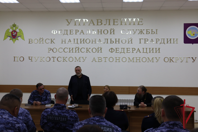 На Чукотке росгвардейцы встретились с новосибирским  писателем Василием Дворцовым