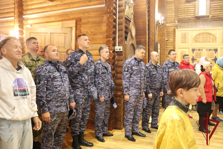 В столице Чукотки росгвардейцы почтили память своего небесного покровителя  –  святого князя Владимира 