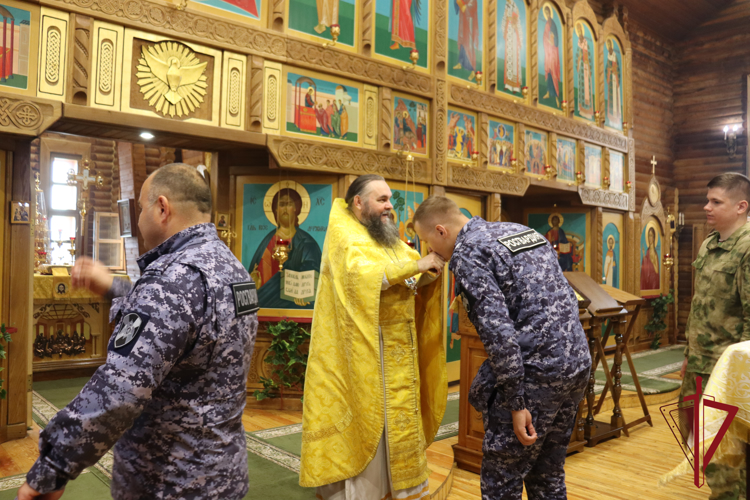 В столице Чукотки росгвардейцы почтили память своего небесного покровителя  –  святого князя Владимира 