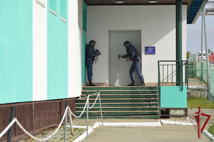 Росгвардейцы Чукотки приняли участие во всероссийских антитеррористических учениях