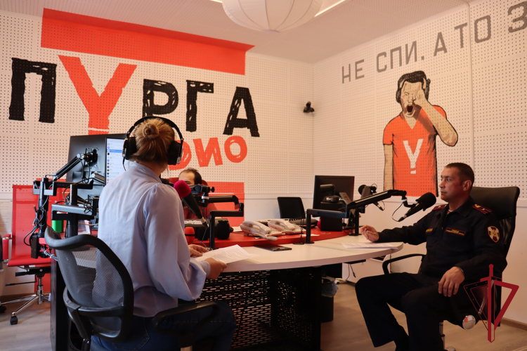 В прямом эфире радио «Пурга» офицер вневедомственной охраны рассказал  о деятельности подразделений