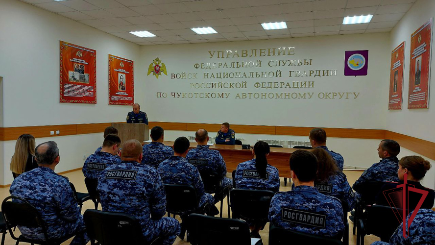 На Чукотке с росгвардейцами провели профилактическую  беседу сотрудники МЧС