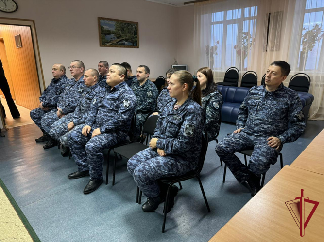На Чаун-Чукотке сотрудники вневедомственной охраны Росгвардии почтили память Неизвестного солдата