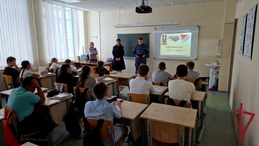 Росгвардейцы на Чукотке провели уроки мужества в преддверии годовщины вывода войск из Афганистана