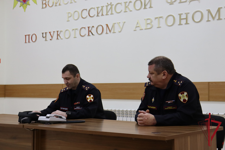 Сотрудников государственного контроля и лицензионно-разрешительной работы Росгвардии поздравили с профессиональным праздником на Чукотке