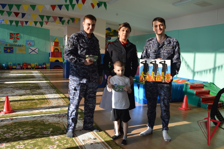 В Анадыре росгвардейцы провели спортивное мероприятие в  детскому саду «Парус» 