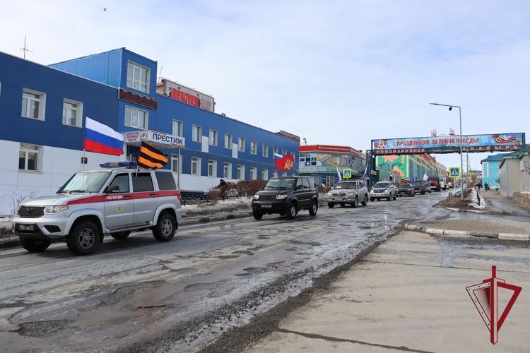 На Чукотке росгвардейцы приняли участие в автопробеге Победы