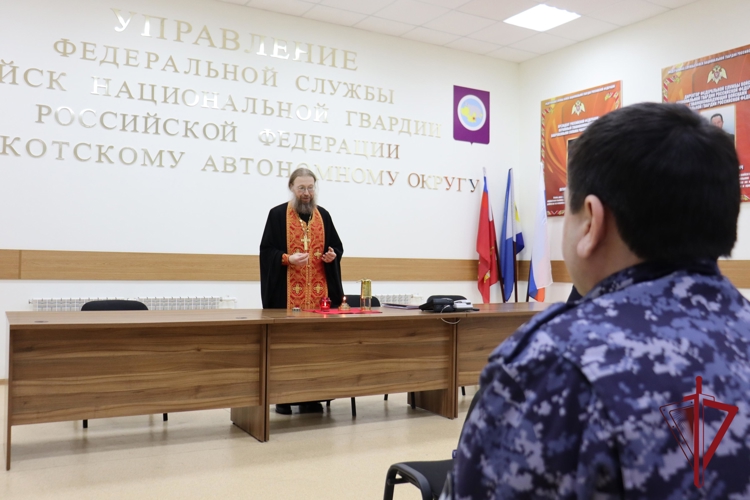 Частица Благодатного огня принесена в региональное Управление Росгвардии на Чукотке 