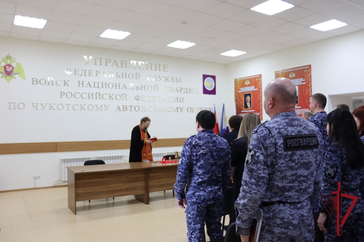 Частица Благодатного огня принесена в региональное Управление Росгвардии на Чукотке 